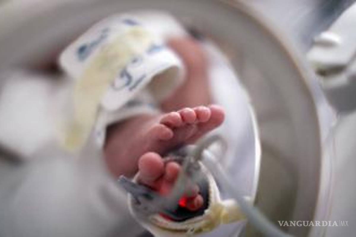 Bebé nació con anticuerpos contra COVID-19, madre se vacunó en el embarazo