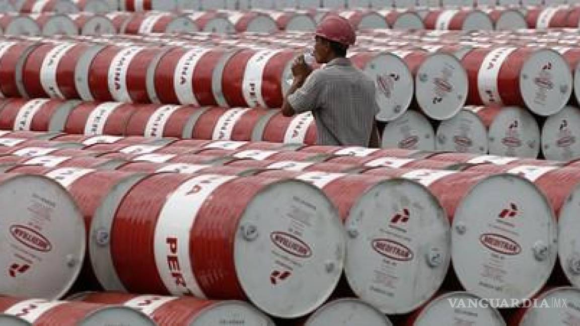 Petróleo cae más de 4 dólares por temor sobre demanda tras datos en China
