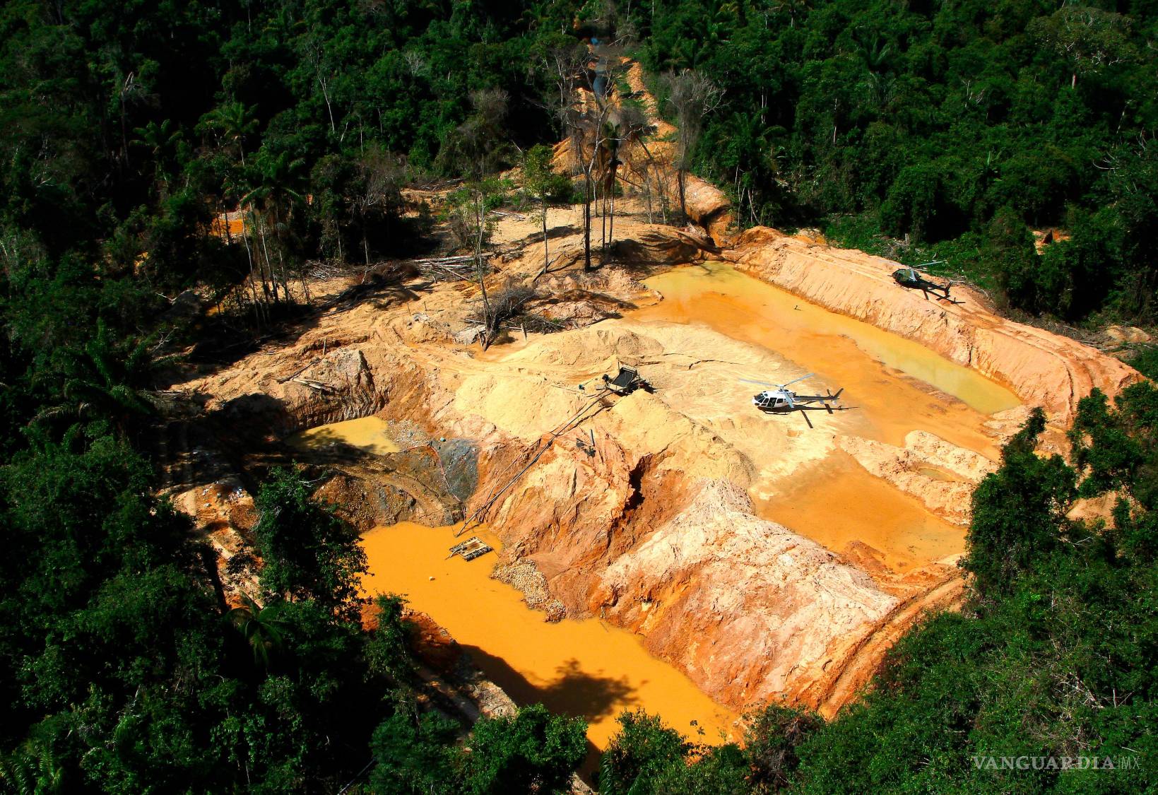 $!Un campamento de minería ilegal, visto desde un helicóptero durante un operativo en territorio indígena yanomami, Brasil, el 11 de febrero del 2023.