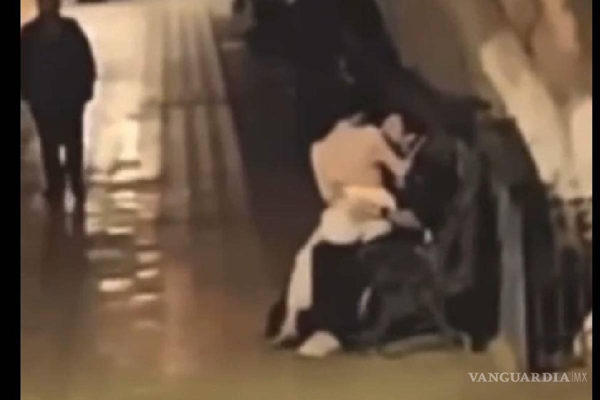 Pareja captada en acto íntimo en plaza de Parras desata polémica en redes sociales