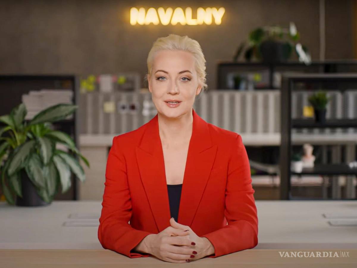 $!Yulia Navalnaya, esposa de Alexei Navalny, hablando pidió a sus seguidores a unirse a una protesta por las elecciones presidenciales.