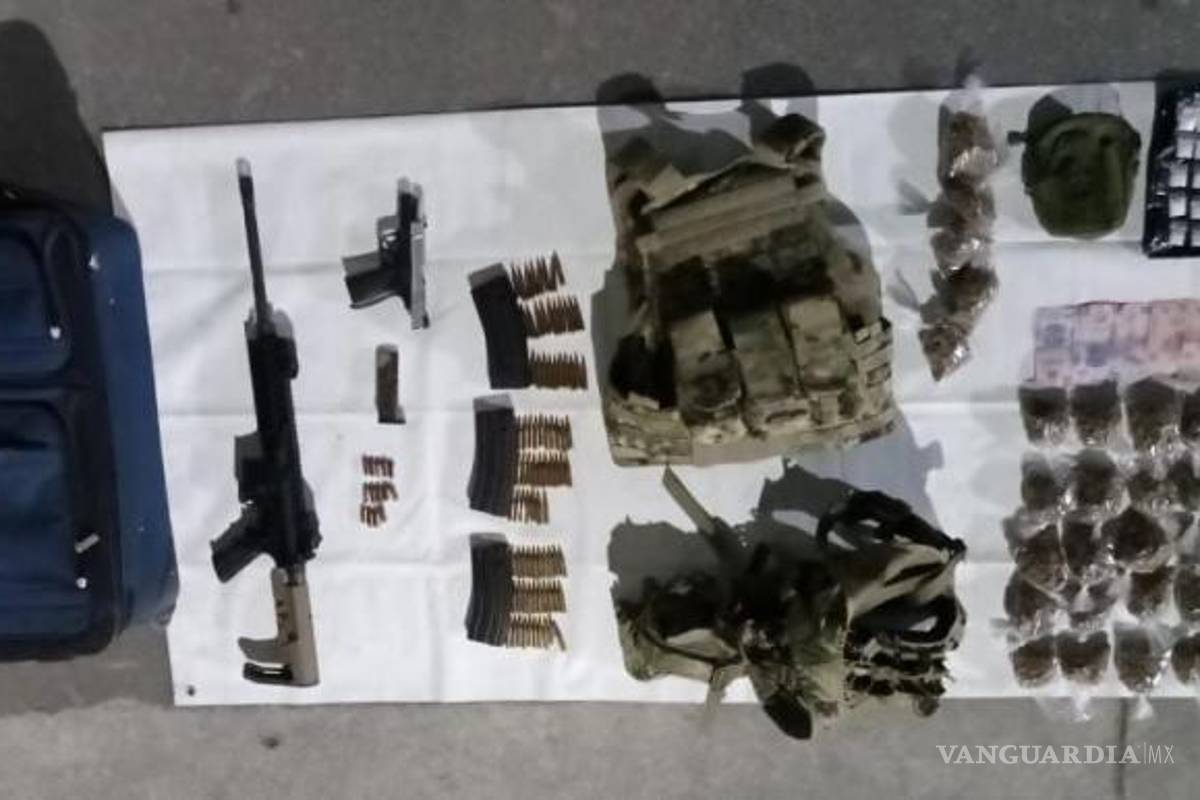 $!A la pareja se les decomisaron un arma larga, una corta, así como municiones, equipo táctico y diversas dosis de droga