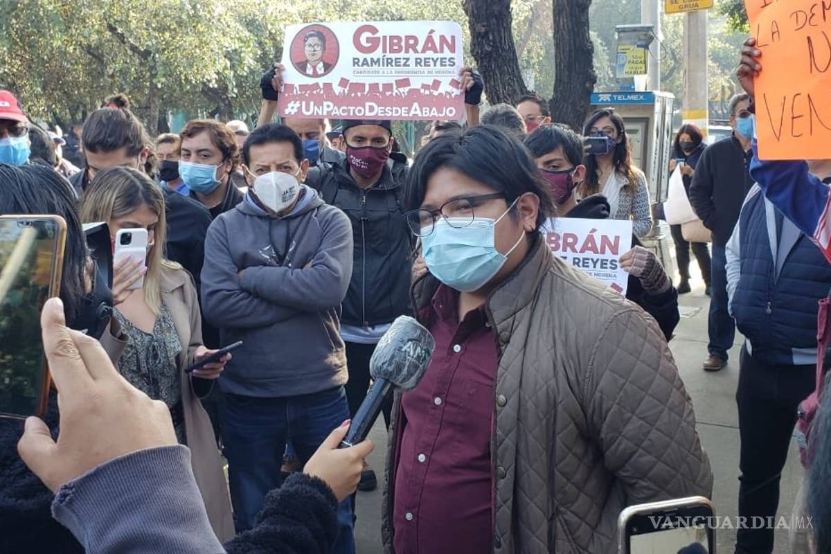 Gibrán Ramírez queda fuera de encuesta de Morena, 'estoy encabronado por este fraude'