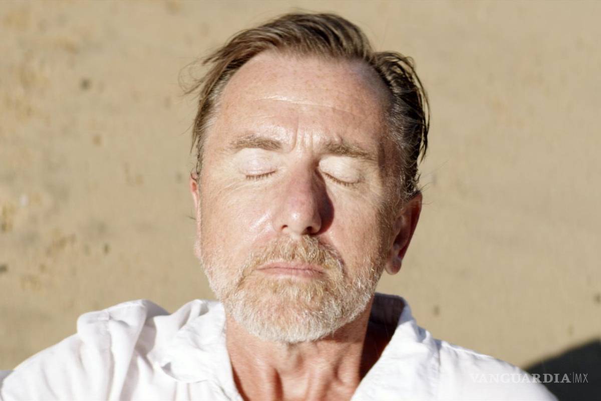 Tim Roth se abandona en un extraño viaje en “Sundown” de Michel Franco