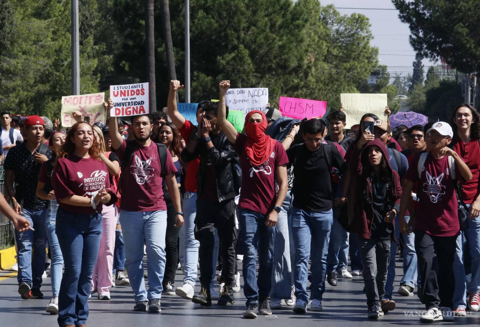 $!Con el cierre de Venustiano Carranza, los Burros Pardos organizaron un plantón que duró 10 días en total. Su pliego constaba de 22 puntos. Entre los más elementales estaban mantenimiento a las aulas, baños dignos y remodelación de los laboratorios.