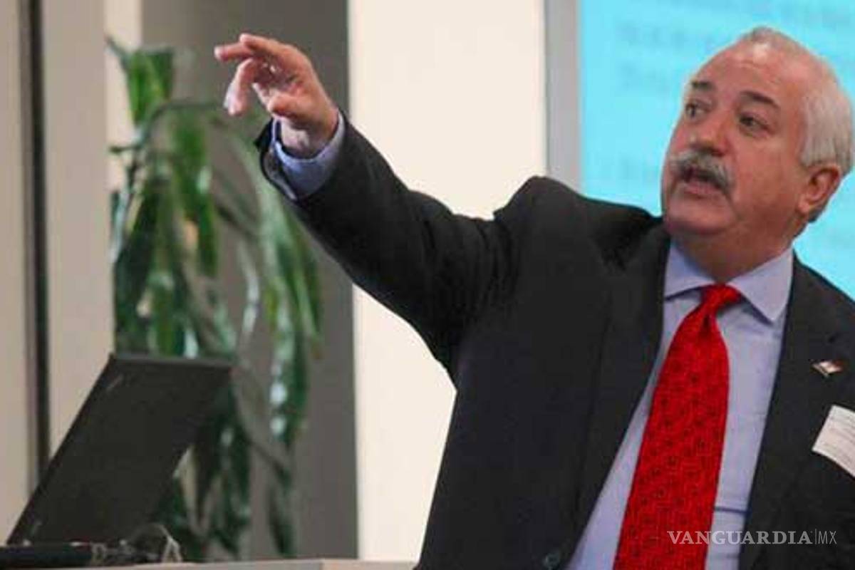 Cónsul de México en Denver recomendó a su hijo en EU para negocios