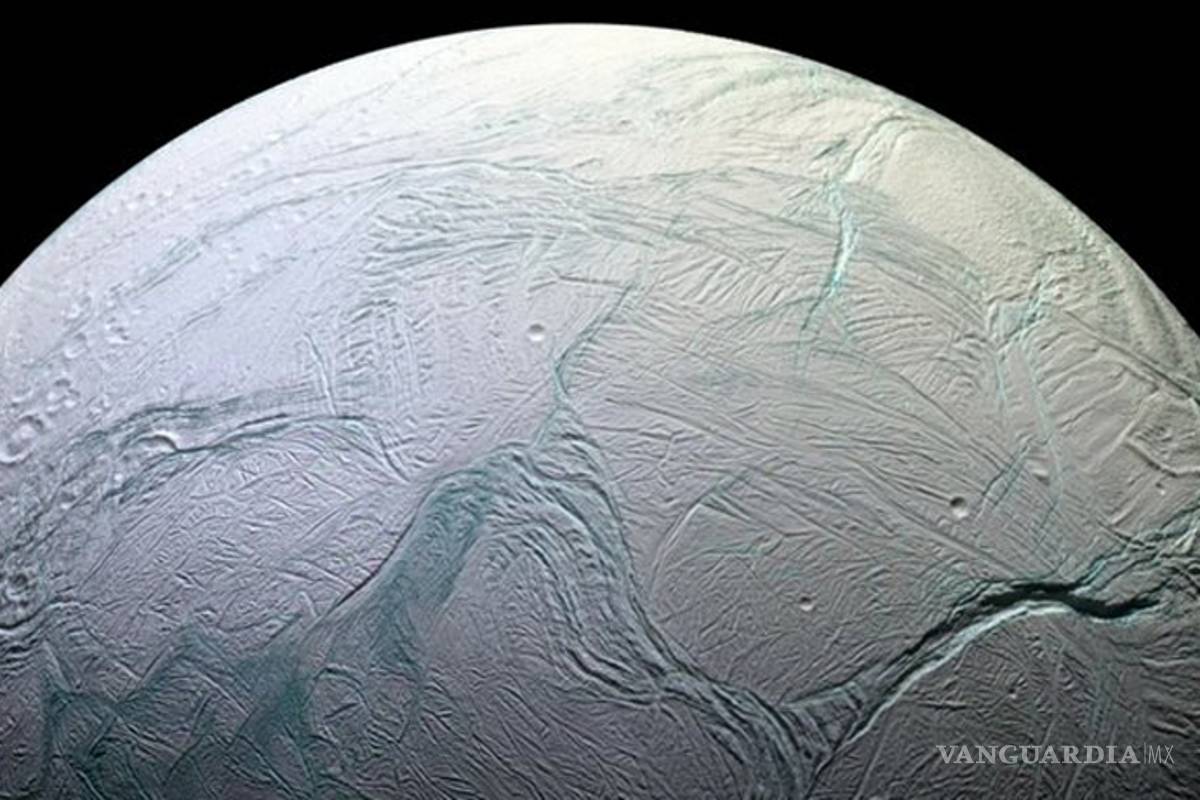 Podría haber vida en una de las lunas de Saturno