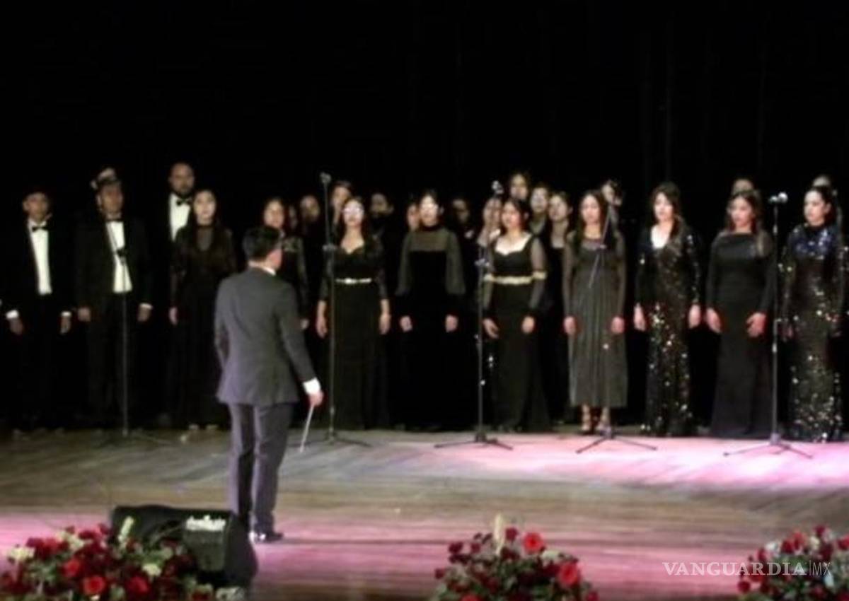 $!Coros de la iglesia realizaron el concierto “Voces de Luz” en Saltillo, con alusiones a la divinidad de su líder.