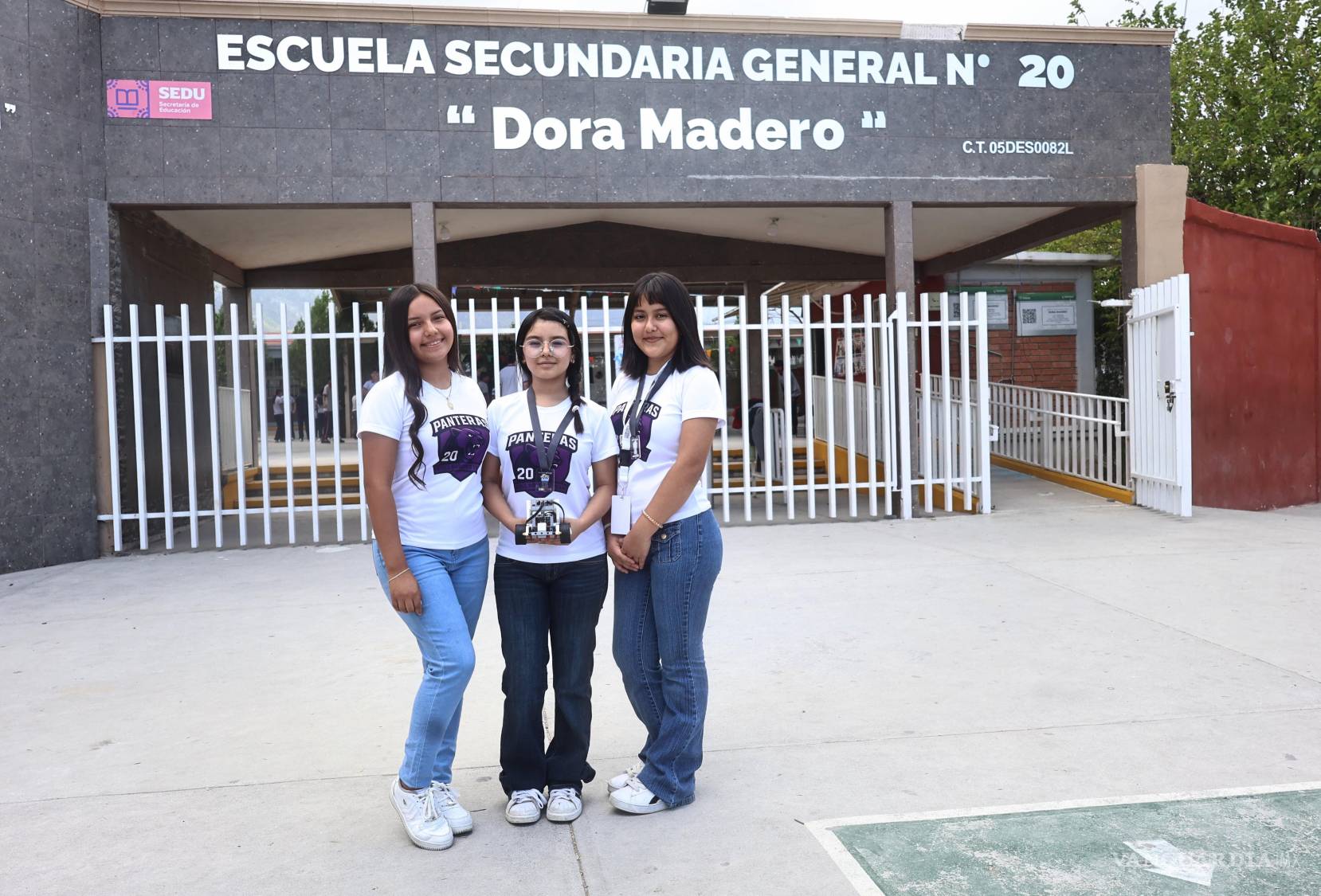 $!A pesar de enfrentar fallas en los sensores y ajustes en el código, las jóvenes lograron concretar su proyecto tecnológico gracias al trabajo en equipo.