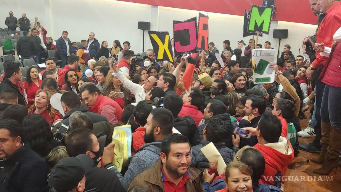 $!El precandidato dijo que desde hace 13 años empezó a trabajar en las colonias, barrios y en los ejidos y la primera responsabilidad que tuvo en el partido fue como presidente de seccional en el 2008.