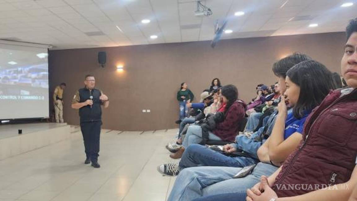 $!El jefe policíaco impartió una conferencia en el Tecnológico de La Laguna, como parte de las estrategias de seguridad.