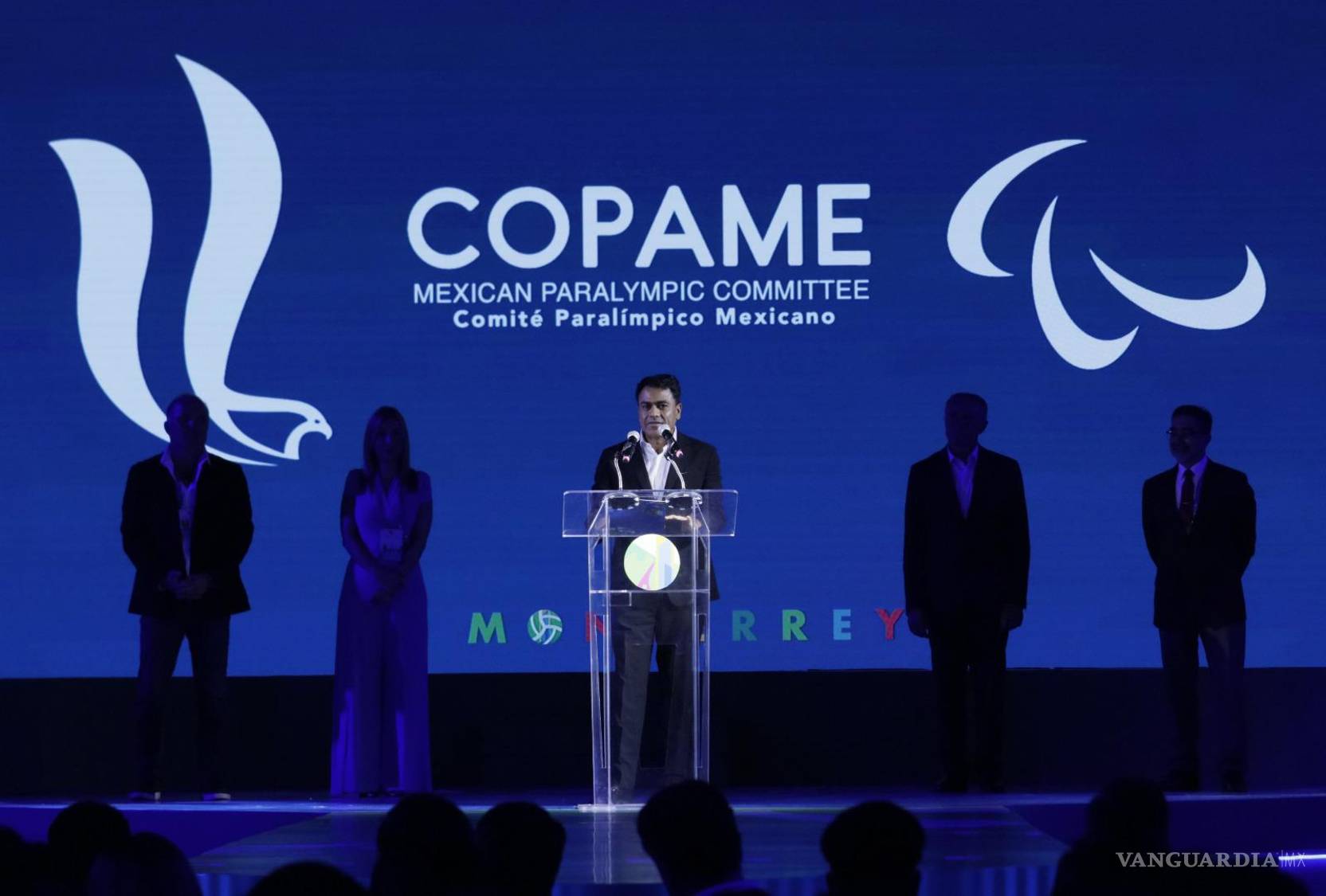 $!Raúl Carrillo, director de Medicina y Ciencias Aplicadas al Deporte de la Comisión Nacional de Cultura Física y Deporte, encabezó el evento desde Parque Fundidora.