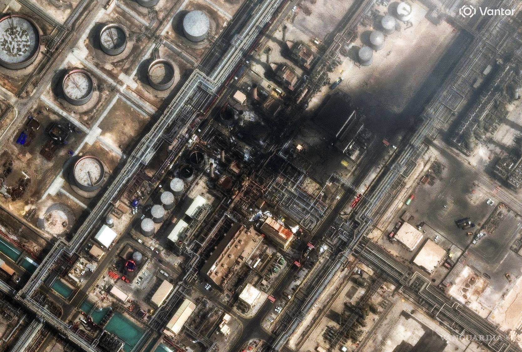 $!Esta imagen satelital proporcionada por Vantor muestra los daños tras un ataque con drones en la refinería de petróleo de Ras Tanura, en Arabia Saudita.