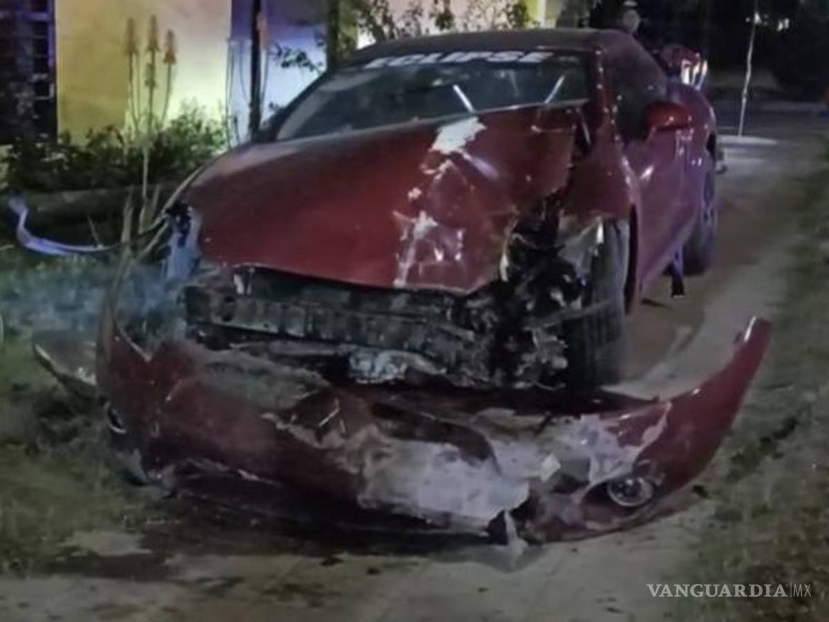 $!El velador de la plaza comercial observó cómo el conductor huyó a bordo de una camioneta.