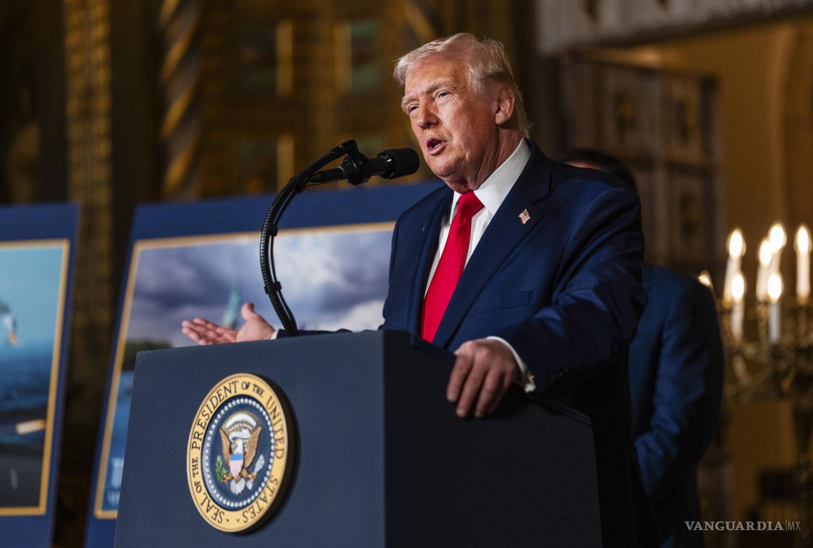 $!El presidente Donald Trump habla durante un evento en Mar-a-Lago en Palm Beach, Florida, el 22 de diciembre de 2025.