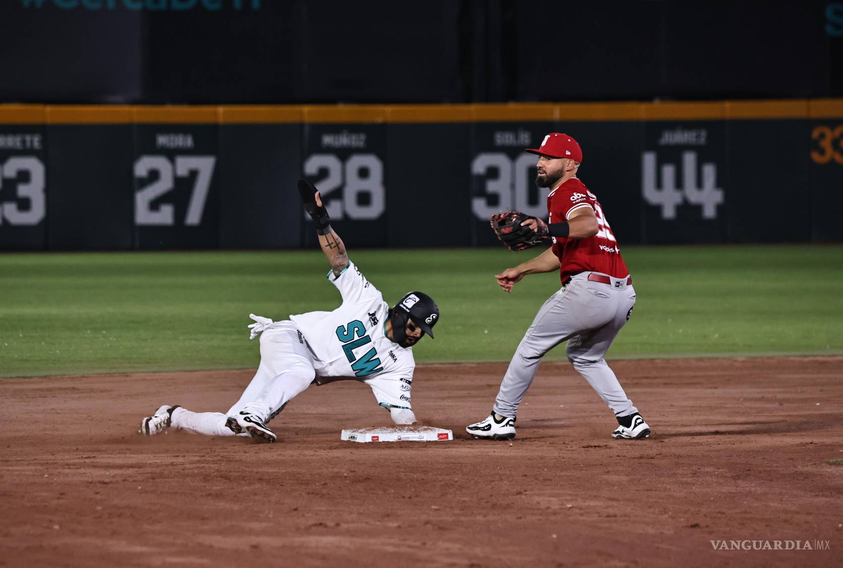 $!Gio Brusa empató el juego con cuadrangular en la séptima entrada, encendiendo el Madero.
