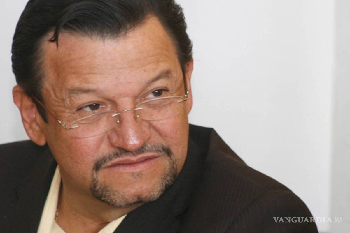 Arturo le responde “tirano” a AMLO