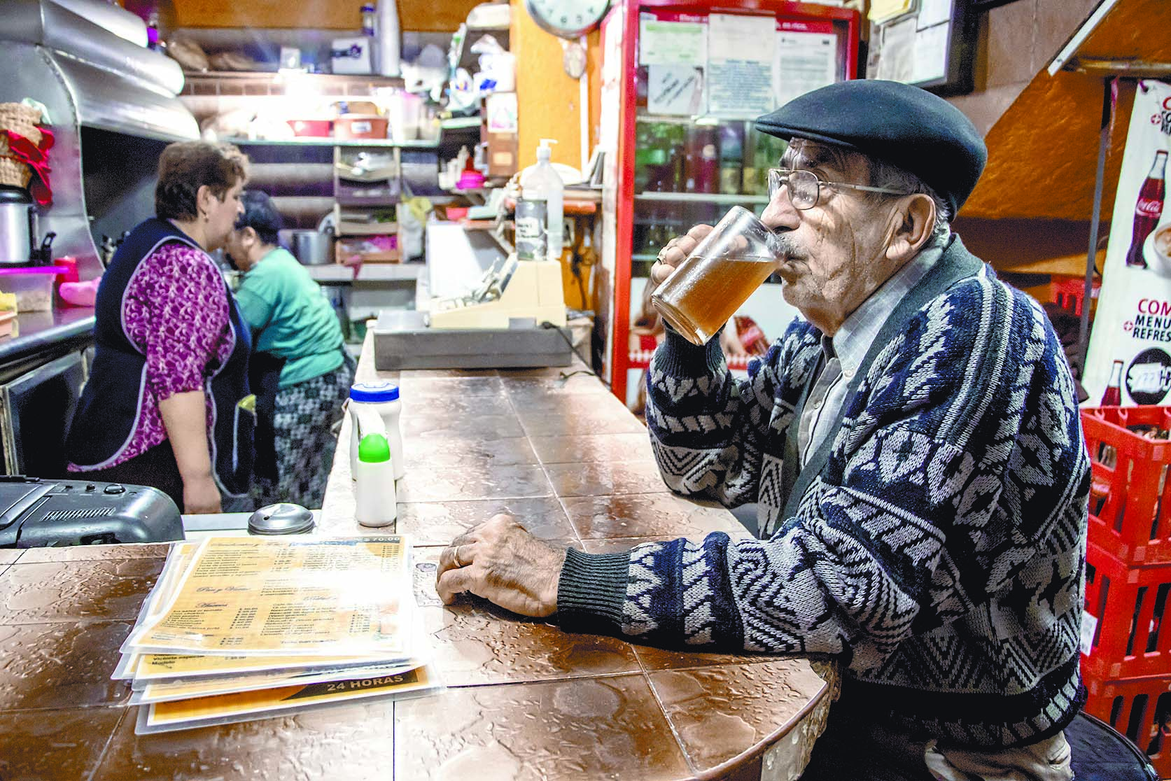 $!Enos's, con la puerta y cocina abiertas