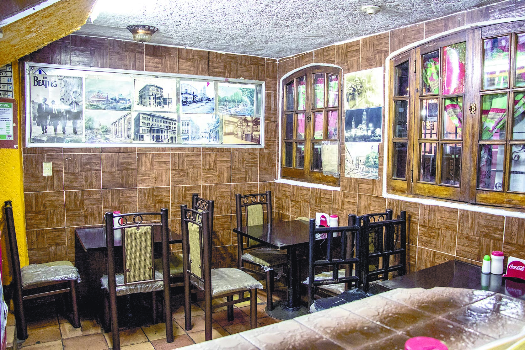 $!Enos's, con la puerta y cocina abiertas