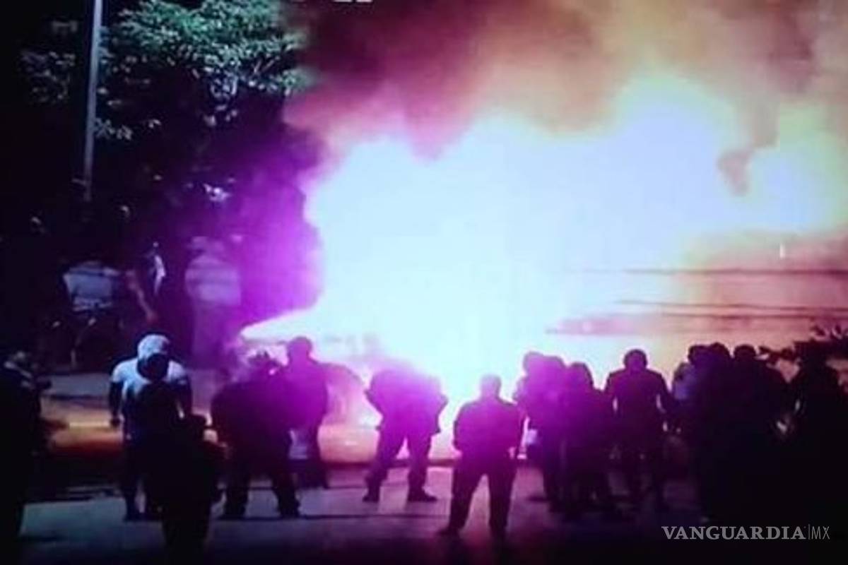 $!En Chiapas pobladores creen rumor del COVID-19 y destrozan hospital