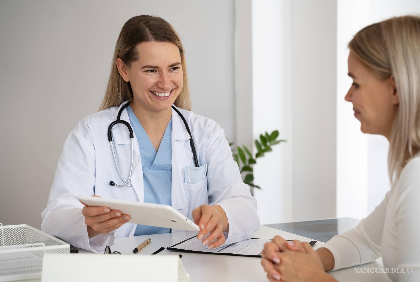 $!La introducción de la IA en las consultas médicas está modificando la relación médico-paciente, según los especialistas.