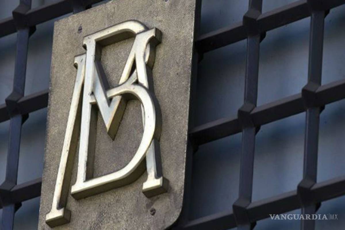 Analistas consultados por Banxico prevén caída del PIB a 7.99%