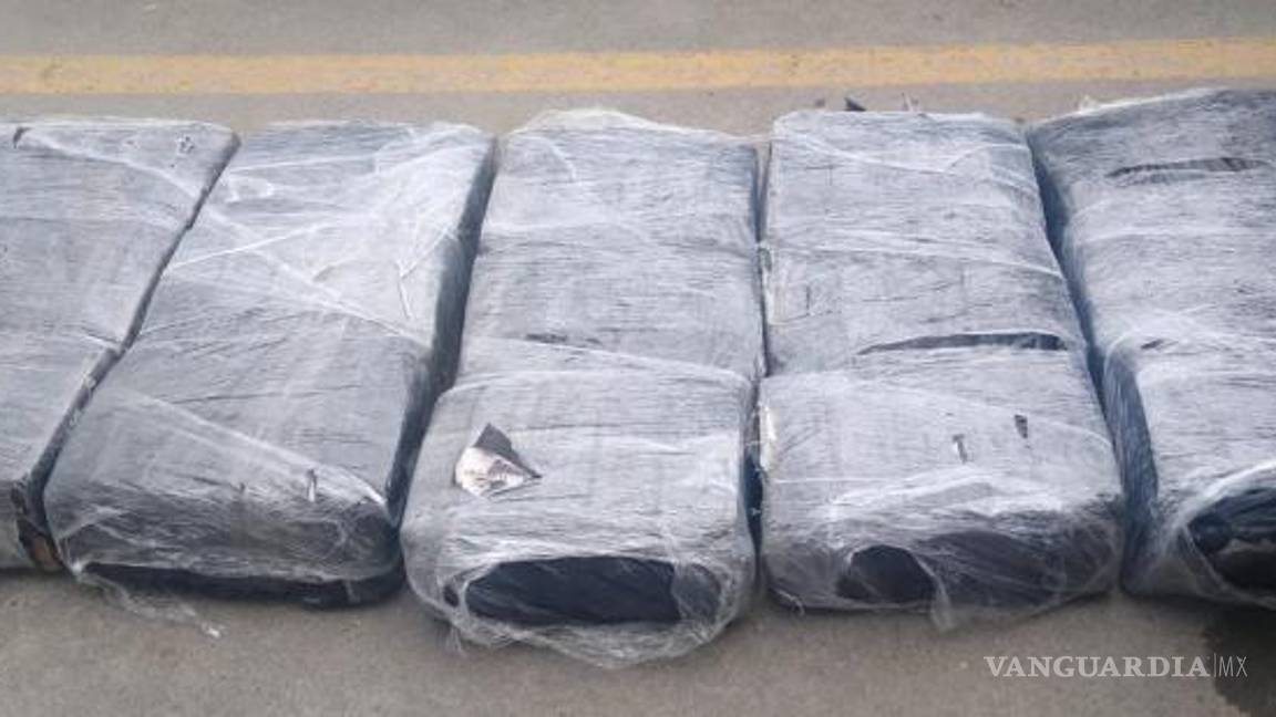 $!La droga estaba en cinco paquetes y dieron un peso de 219 kilos, informó la Secretaría de Seguridad de Nuevo León.