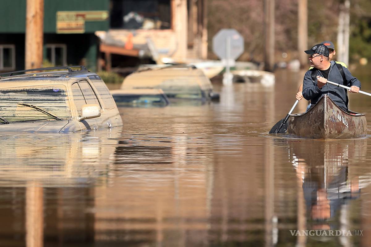 Lluvias causan inundaciones y dejan un muerto en California