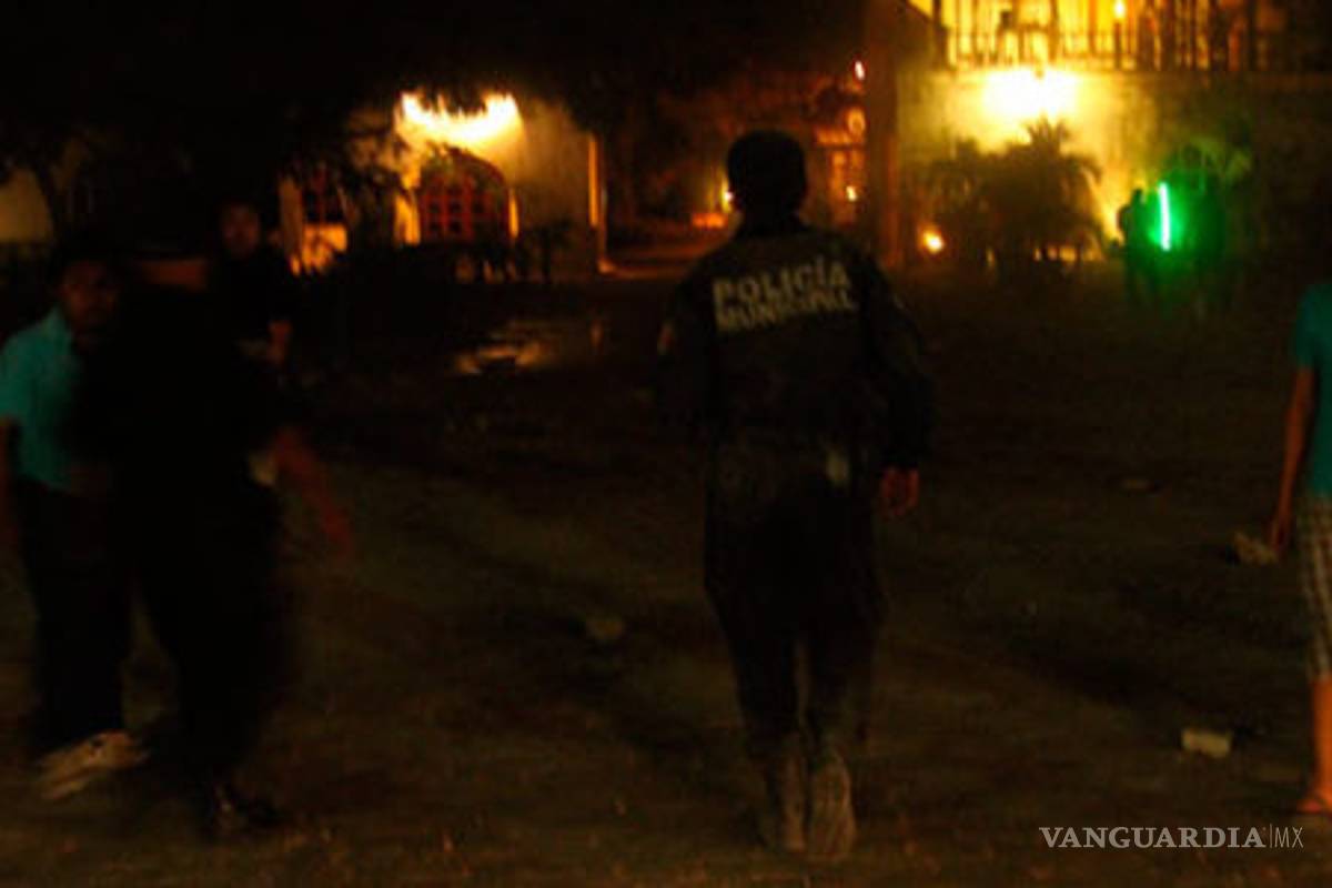 Pobladores de Akumal se enfrentan a policías en Cancún