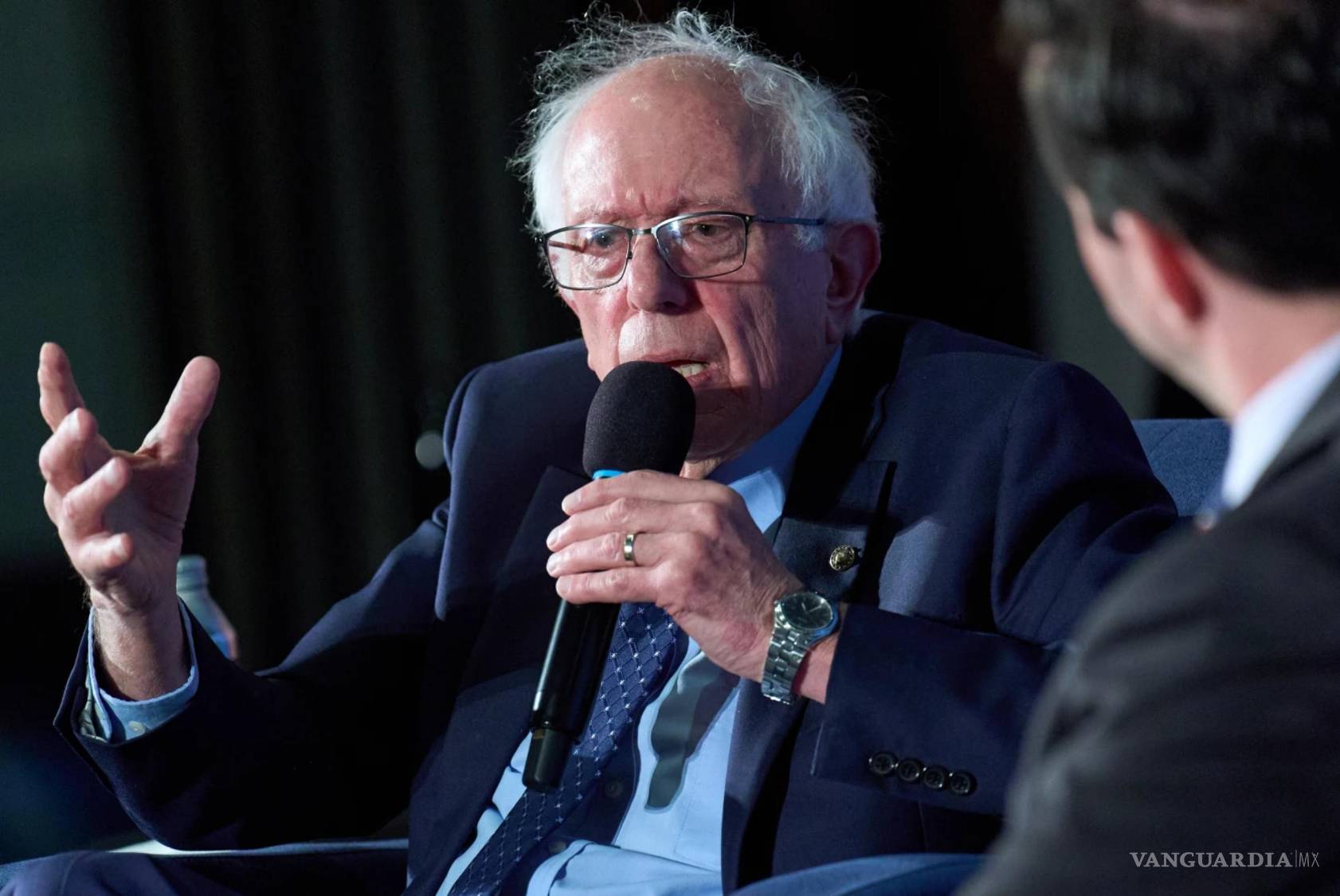 $!El senador Bernie Sanders habla sobre temas como la política y la inteligencia artificial, el lunes 8 de junio de 2026, en el Club Nacional de Prensa en Washington.