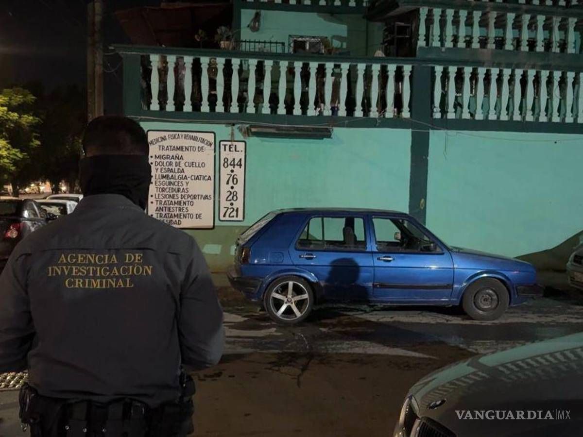 $!La vivienda ubicada en la calle María Herrera, esquina con bulevar Solidaridad, quedó acordonada.