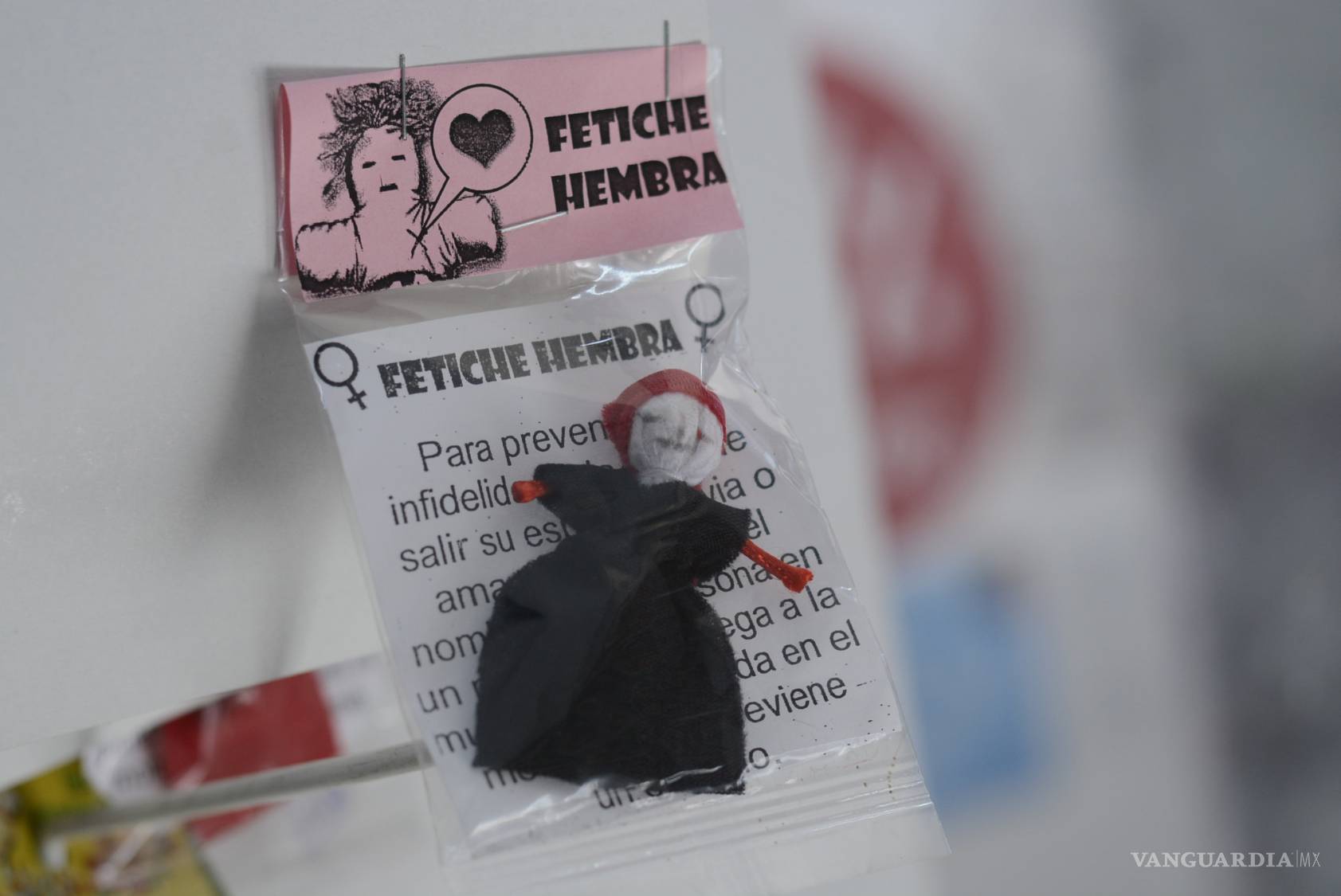 $!Se ‘amarran’ saltillenses al amor con rituales de fin de año