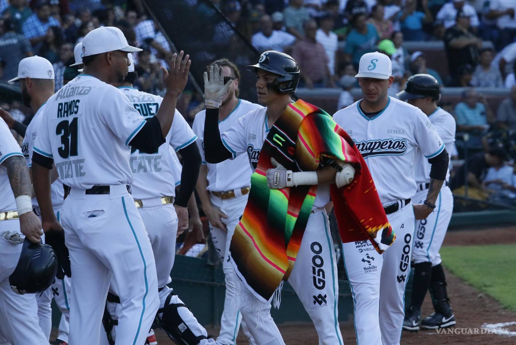 $!El sarape tuvo que salir a relucir en varias ocasiones para los de Saltillo.