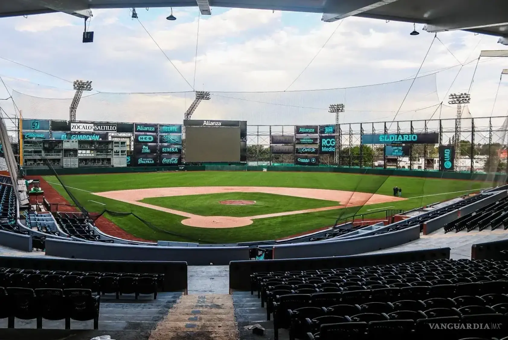 $!Las noches en el Estadio Francisco I. Madero han reunido a generaciones enteras de aficionados que hicieron del beisbol una de las tradiciones más arraigadas de Saltillo.