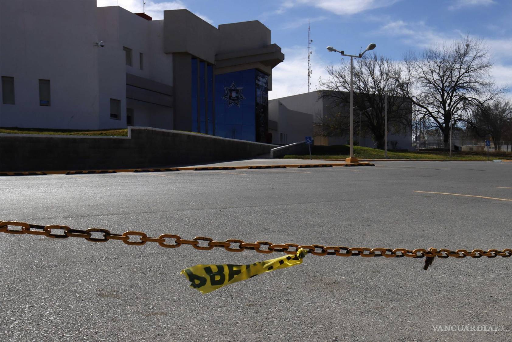 $!Al mediodía del pasado sábado se apreció que las puertas permanecieron cerradas, incluso con cadenas.