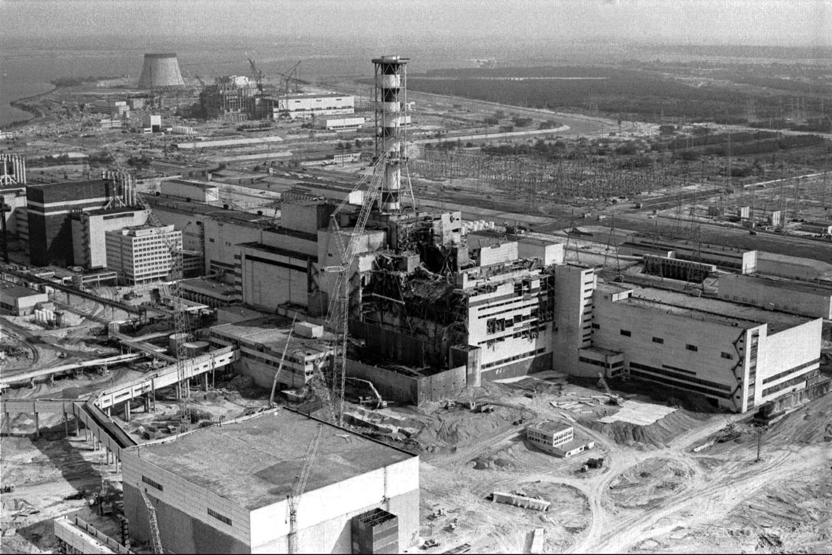 $!Esta vista aérea del 26 de abril de 1986 muestra la central nuclear de Chernóbil, Ucrania.