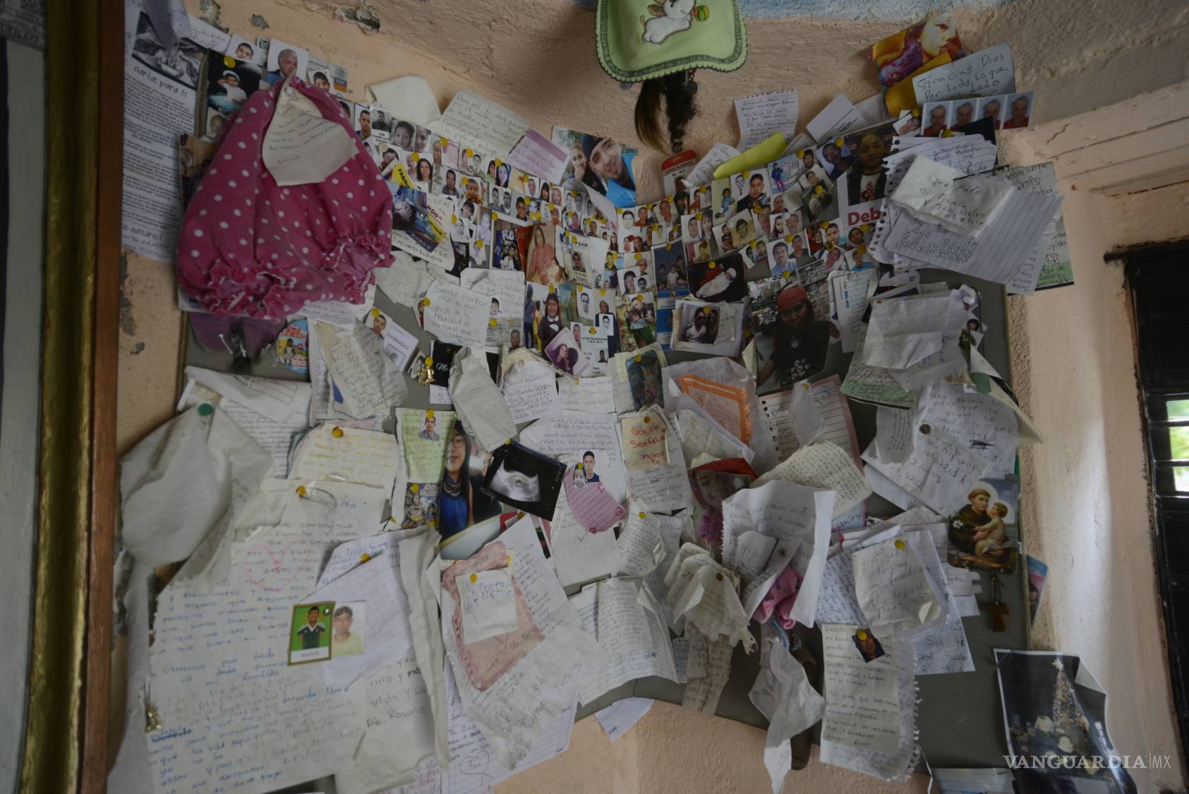 $!Adjudican milagros al agua que emana de venero en barrio de Saltillo