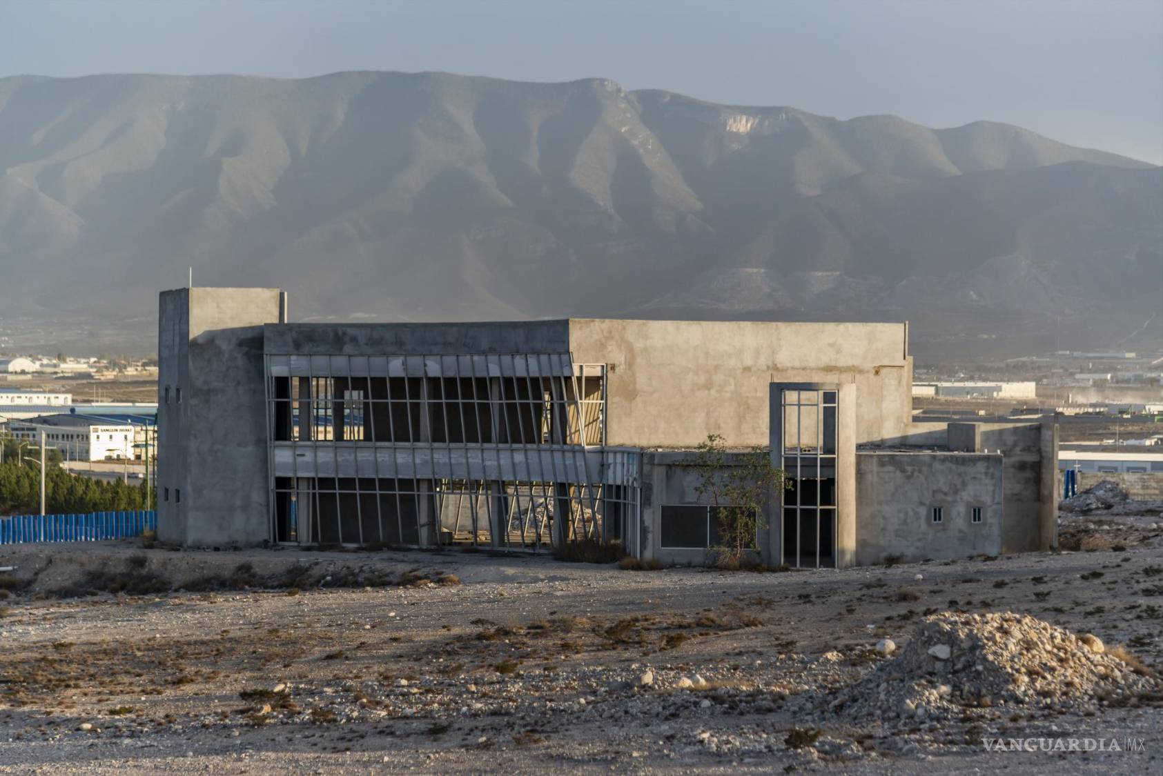 $!Planteado desde 2016, iniciada la construcción en 2018 y detenida en 2019, este proyecto no se ha concluído. La razón es la falta de recursos; la consecuencia son alumnos que se quedan sin oportunidad de cursos sus estudios superiores.