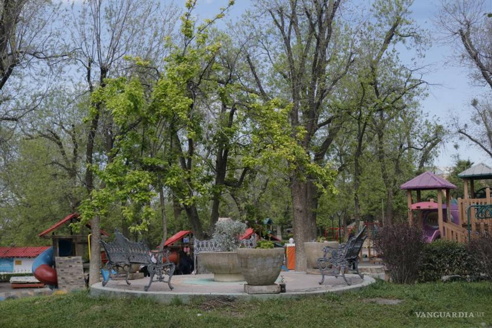 $!A pesar de que el horario oficial del Parque Ecológico ‘El Chapulín’ es de 07:00 a 17:00 horas, los visitantes se ven afectados por el cierre temprano debido al robo de cables eléctricos.