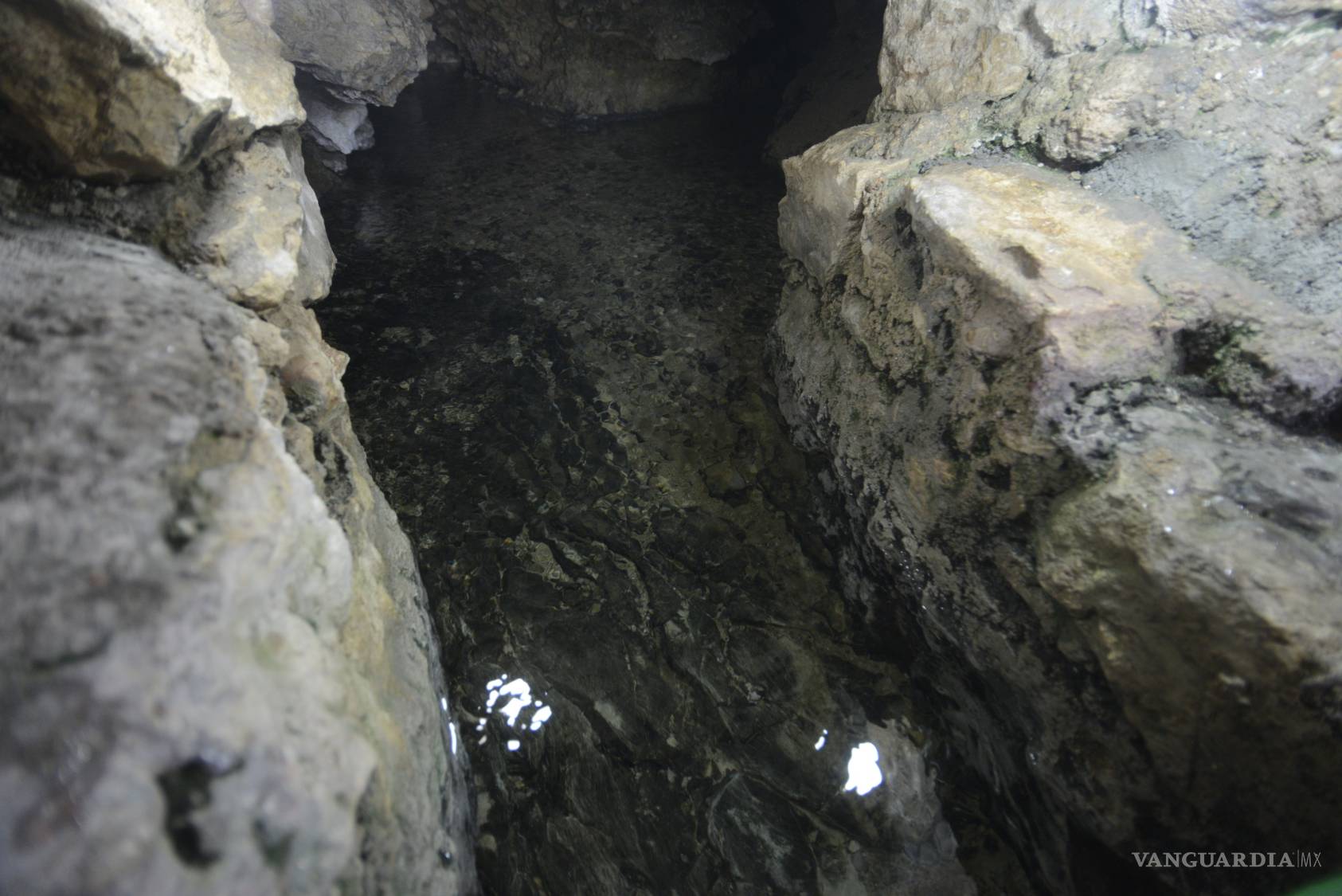 $!Adjudican milagros al agua que emana de venero en barrio de Saltillo