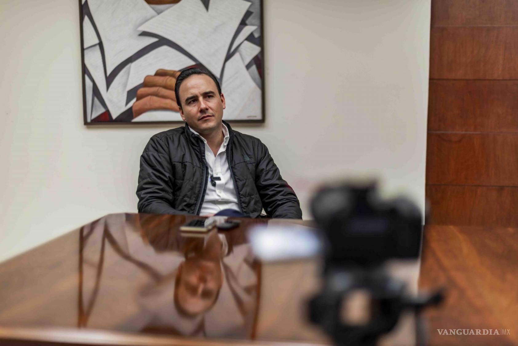 $!“Yo veo a la gran mayoría de los coahuilenses a que Coahuila siga hacia adelante, a que se siga manteniendo lo positivo que hay y se mejore lo que haya que mejorar. Siento que los ciudadanos arrasemos en el 2023. No tengo la menor duda”, dijo Jiménez a Vanguardia.