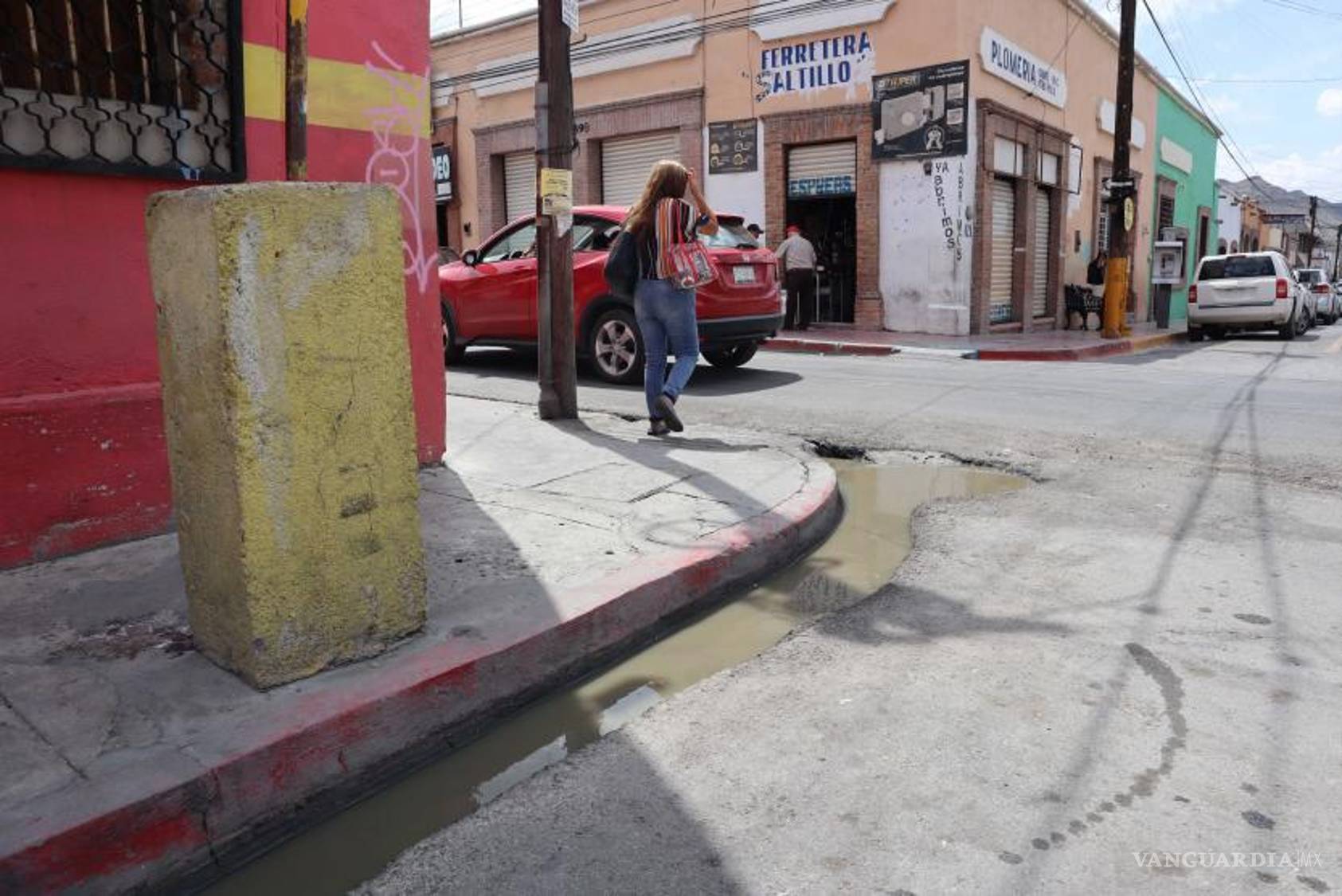 $!Los negocios cercanos se quejan del nauseabundo olor.