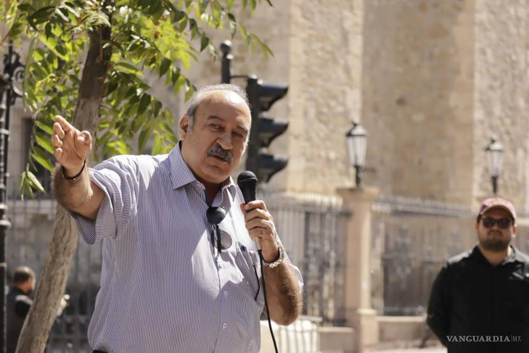 $!El director de Infraestructura y Obra Pública detalló que las figuras de león se colocarán en el extremo opuesto de la calle de Victoria, es decir en su cruce con Purcell.