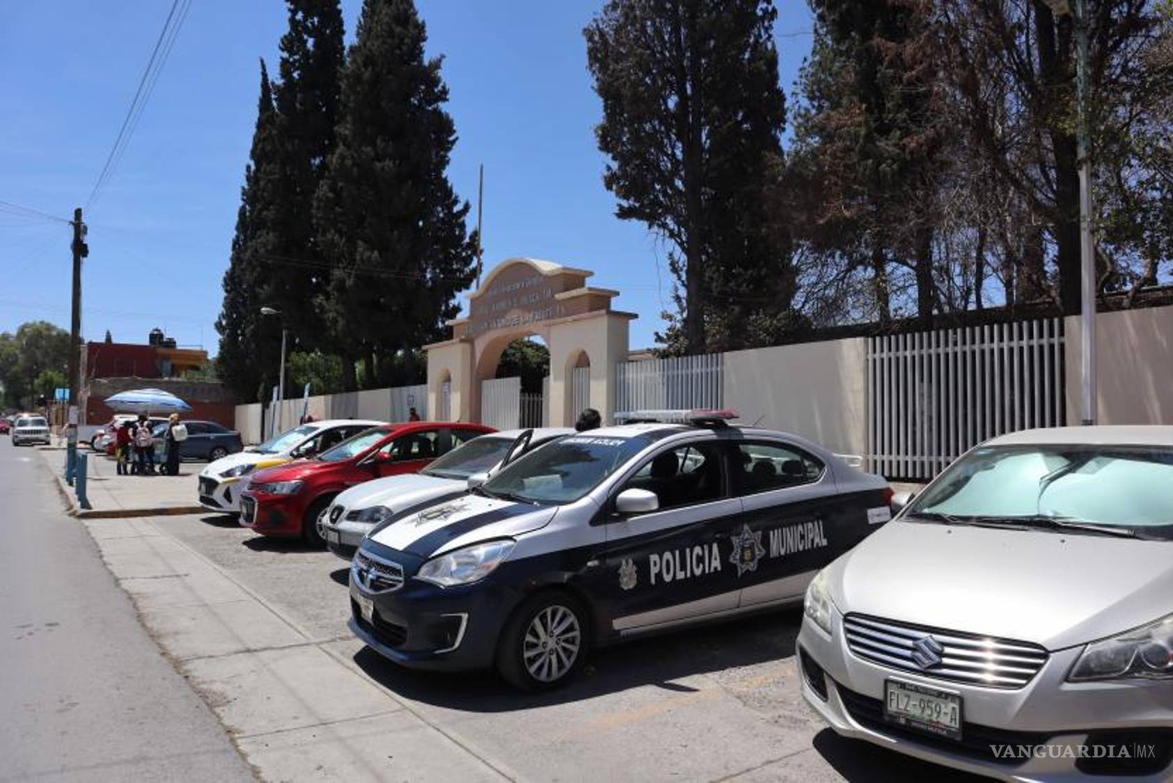 $!La directora de la secundaria Andrés S. Viesca detalló que se les pidió a los padres de familia que dejaran y recogieran al alumnado directamente en la escuela.