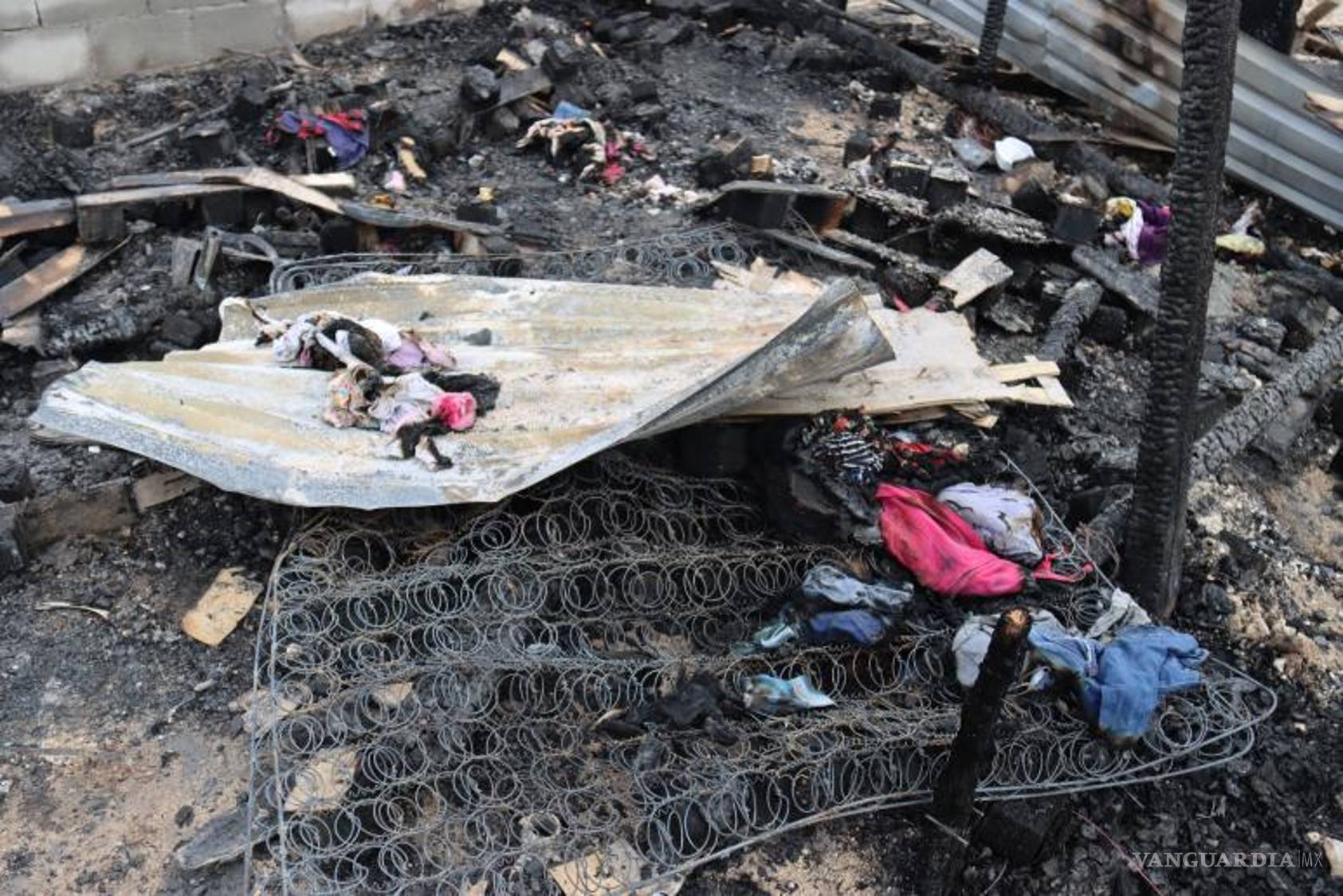 $!Del colchón solo quedaron los resortes; nada pudo rescatarse.