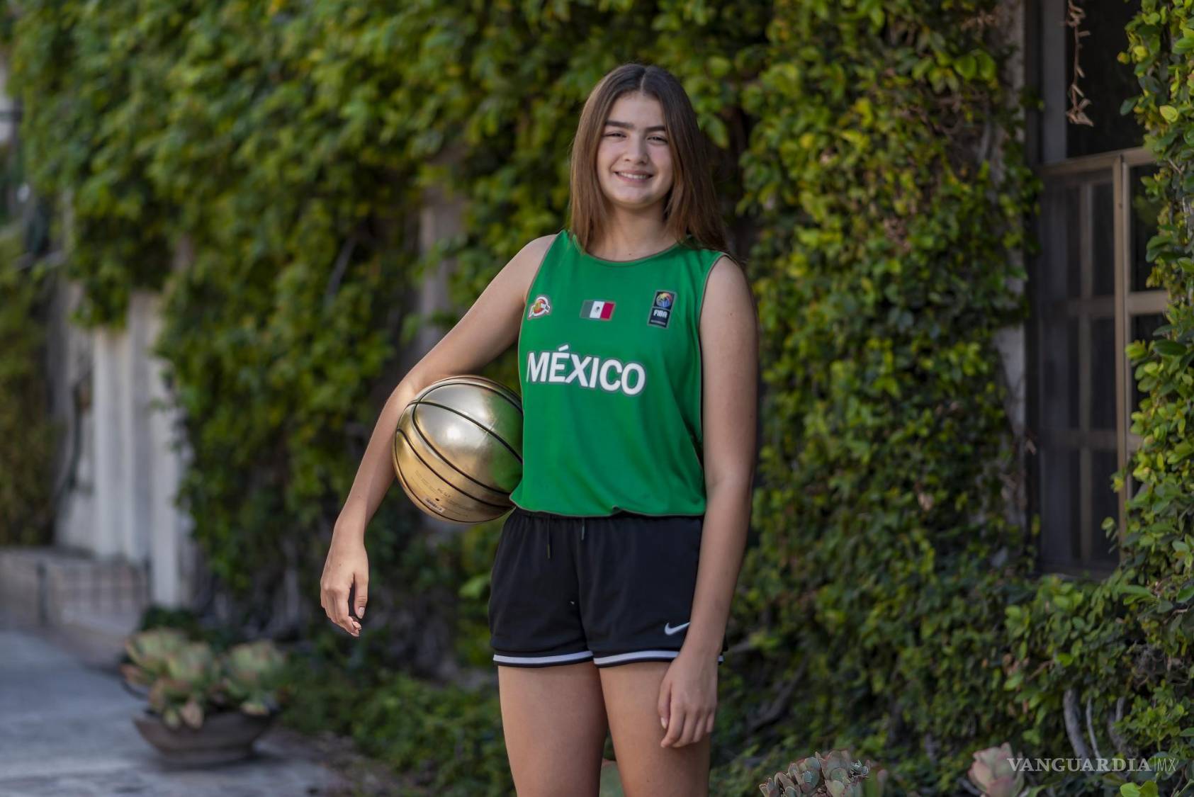 $!Apoyada por su familia y comunidad, Allegra equilibra sus estudios y entrenamientos.