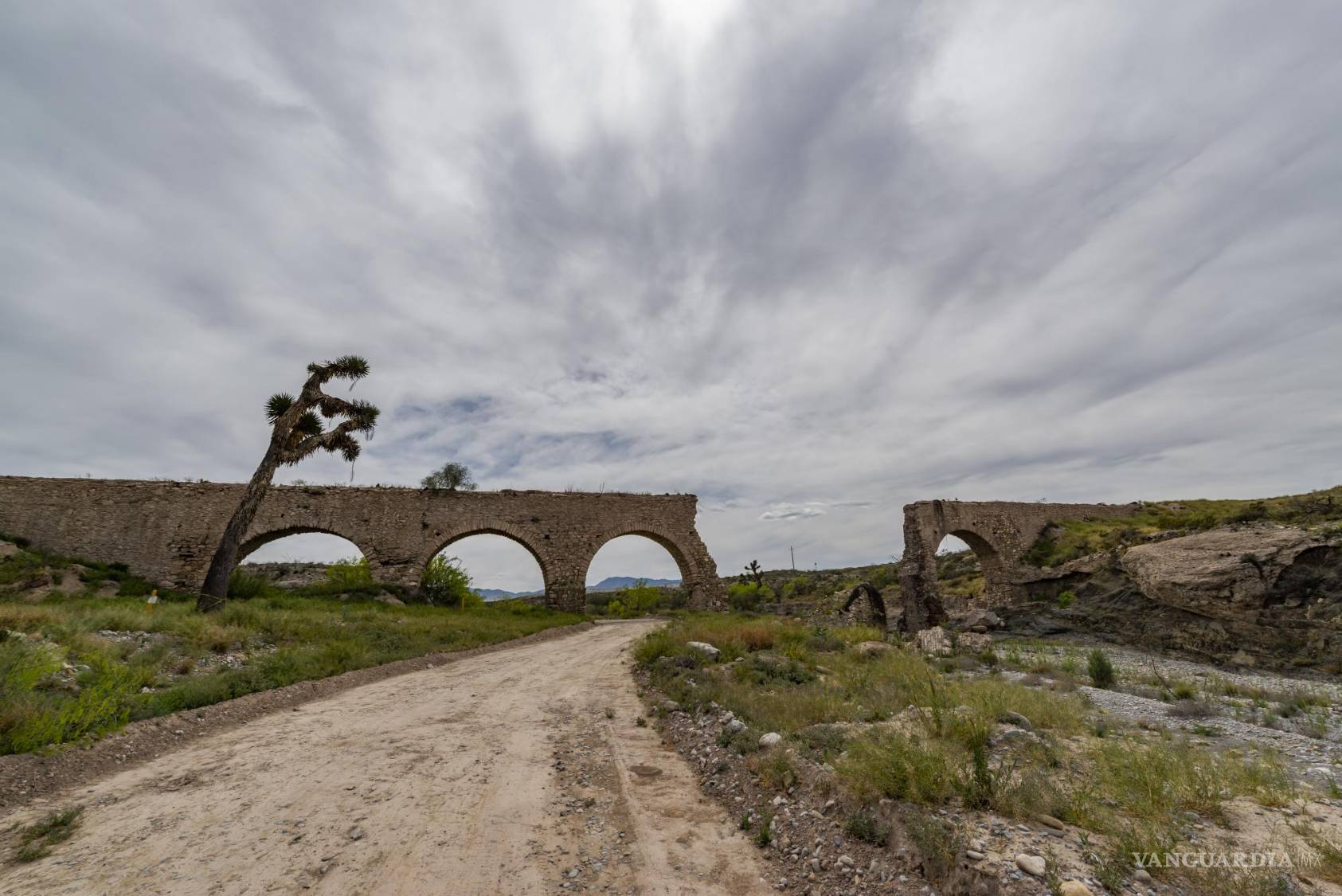 $!Los arcos del acueducto son testimonio del ingenio humano y la habilidad técnica de los constructores coloniales.