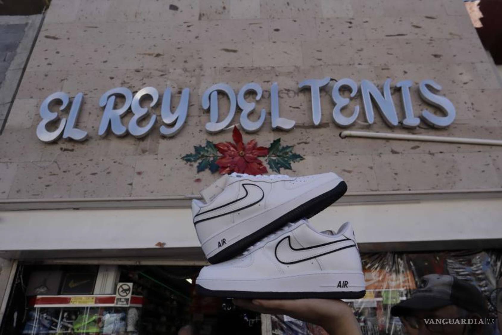 $!Los tenis se venden en una gran variedad de precios.