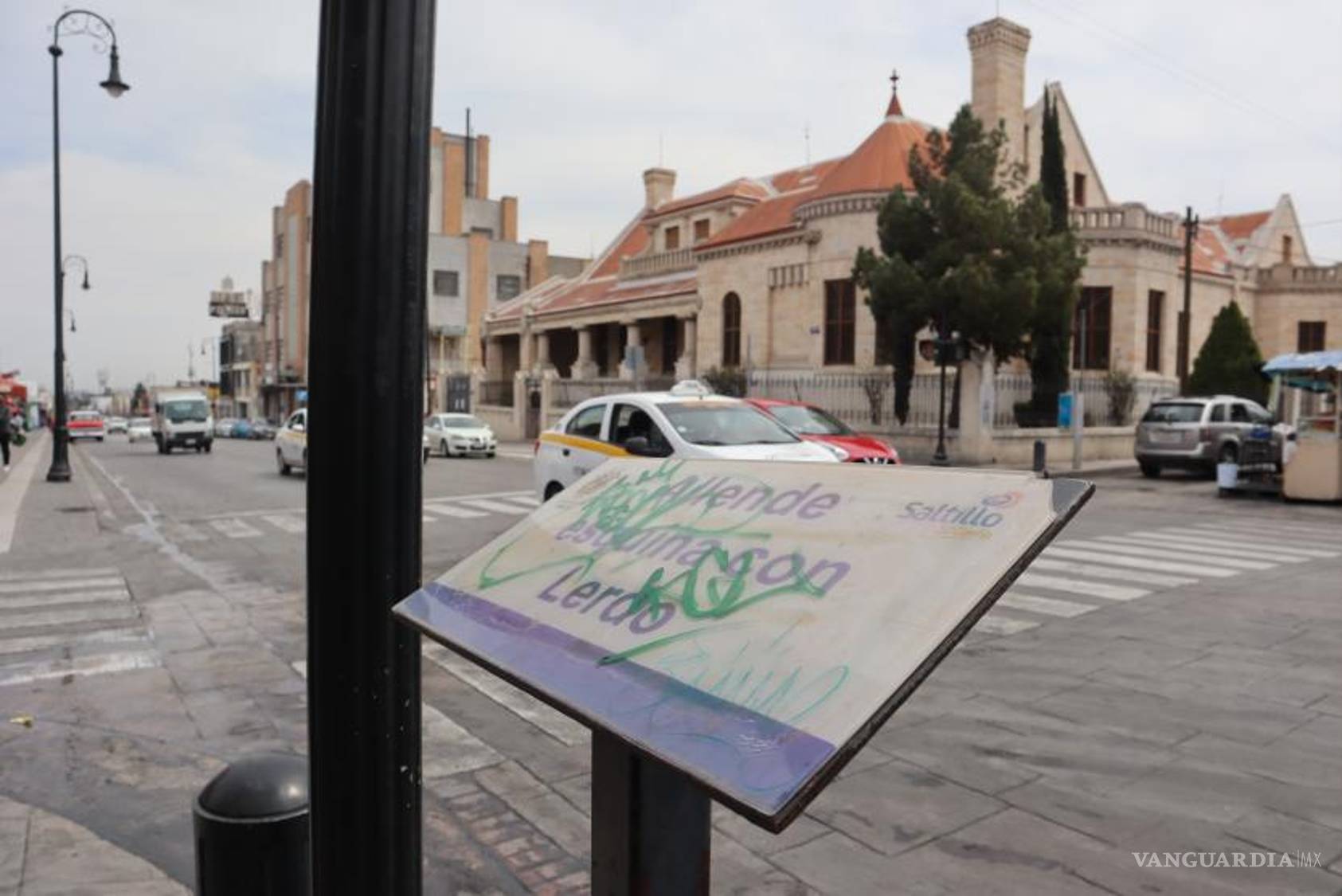 $!Respecto a los semáforos auditivos, “esos son de ley”, refiriéndose a que son de gran ayuda para saber cuándo puede cruzar las calles.