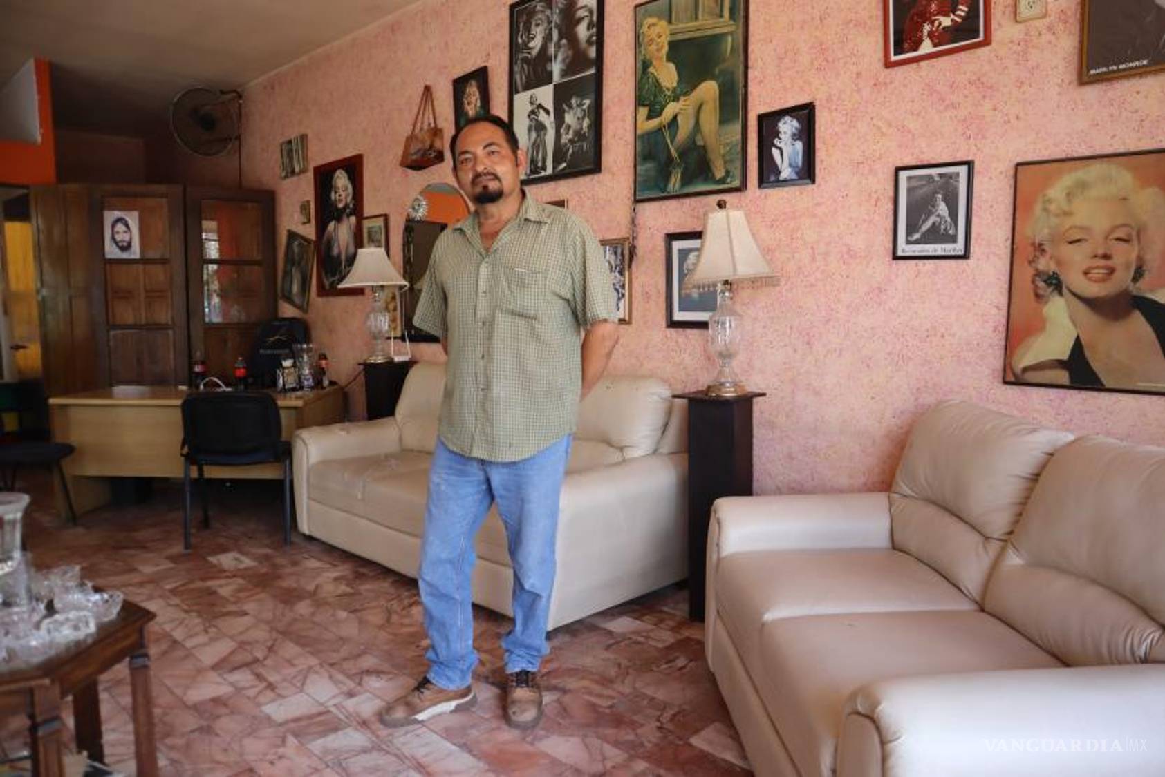 $!Roger busca que sus clientas siempre se sientan cómodas.